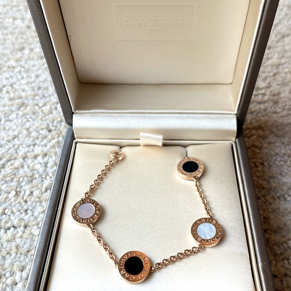 Bvlgari Bulgari 18K Rose Gold Bracelet with Mother of Pearl and Onyx elements - Picture 5 of 8